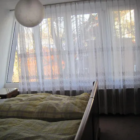 Haus Am Weinberg アパート *